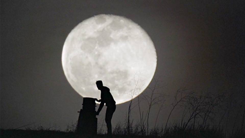 A Closer Look At The Moon | RTM - RightThisMinute