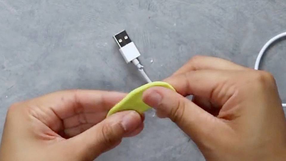 how to get putty out of a charging port