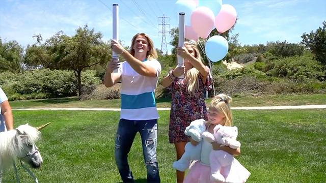 Beste First The Prank, Then The Gender Reveal | RTM - RightThisMinute IZ-93