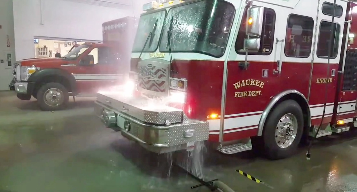 Iowa Firefighters Invent Amazing Fire Engine Car Wash ...