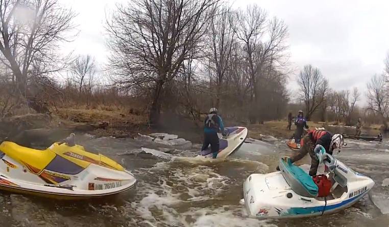 Jet Skiing and Boating Minnesota Style | RTM - RightThisMinute
