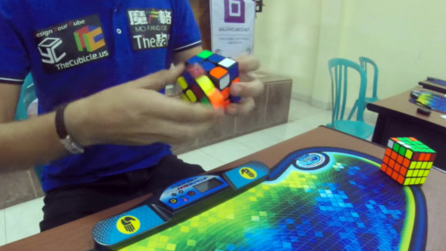 Guy Makes Rubik's Cube History With World Record Time Of 4.74 Seconds ...